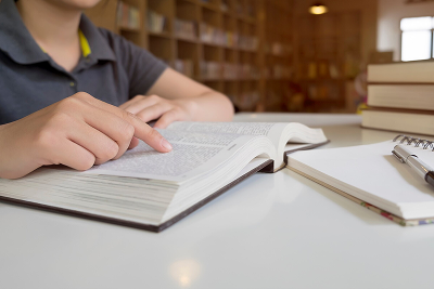 Cách rút gọn mệnh đề trạng ngữ trong tiếng Anh